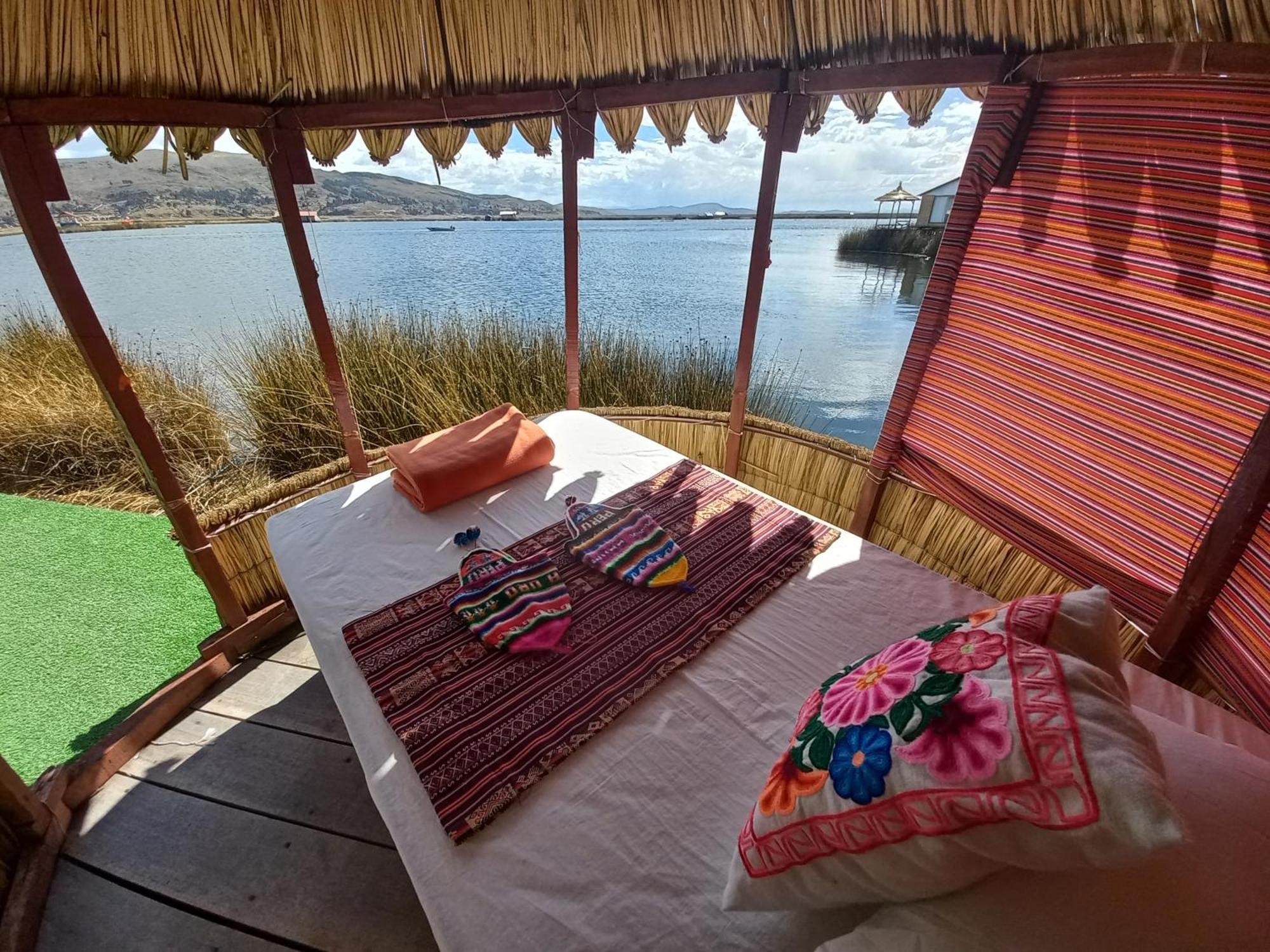 Uros Aruma-Uro On Uros Floating Islands Hotel Puno Bagian luar foto